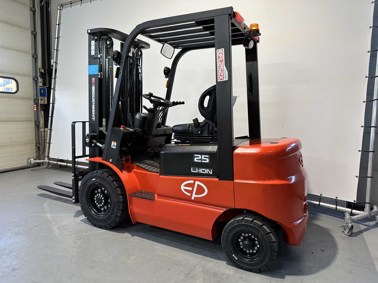 Forklift EP - EFL 252 X - FORK POSITIONER, SIDESHIFT, TRIPLEX, FORKLIFT 2025: picture 7 Forklift EP - EFL 252 X - FORK POSITIONER, SIDESHIFT, TRIPLEX, FORKLIFT 2025: picture 7