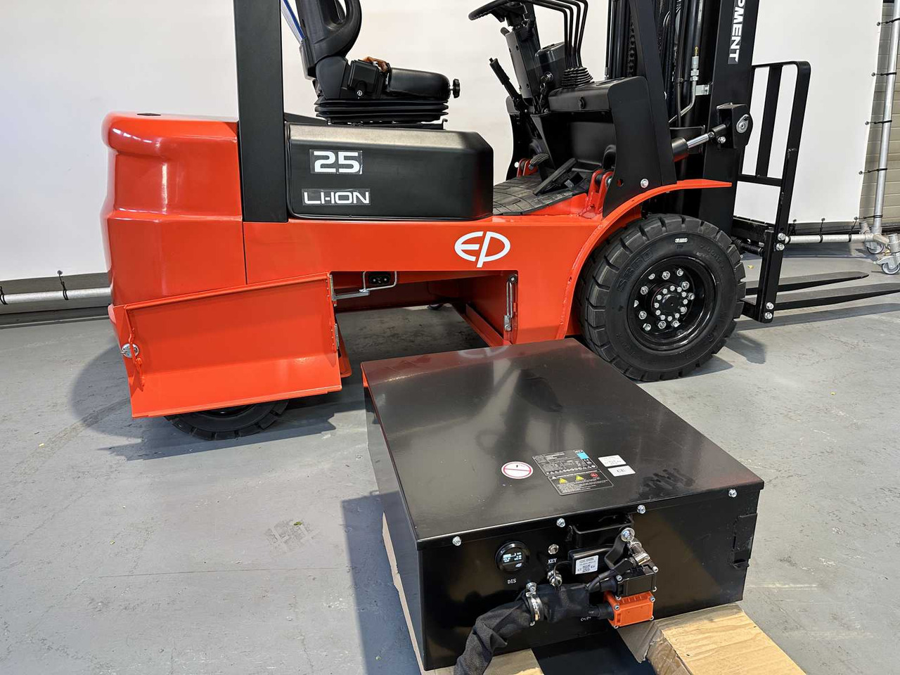 Forklift EP - EFL 252 X - FORK POSITIONER, SIDESHIFT, TRIPLEX, FORKLIFT 2025: picture 20 Forklift EP - EFL 252 X - FORK POSITIONER, SIDESHIFT, TRIPLEX, FORKLIFT 2025: picture 20