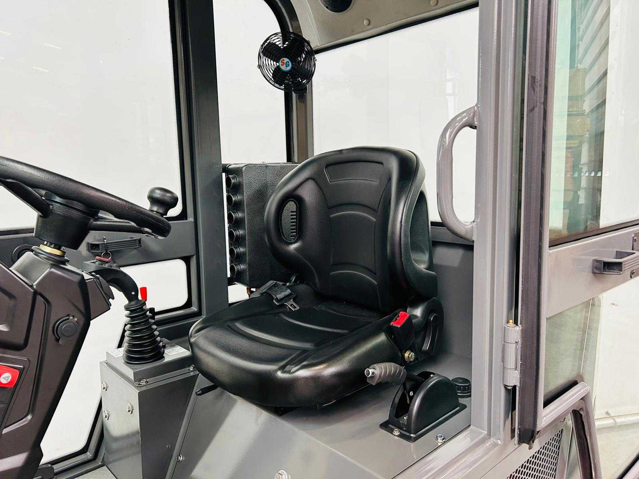 Wheel loader EVERUN - 2025 - ER1000 - TELESCOPIC ARTICULATED WHEEL LOADER KUBOTA EURO5: picture 16 Wheel loader EVERUN - 2025 - ER1000 - TELESCOPIC ARTICULATED WHEEL LOADER KUBOTA EURO5: picture 16