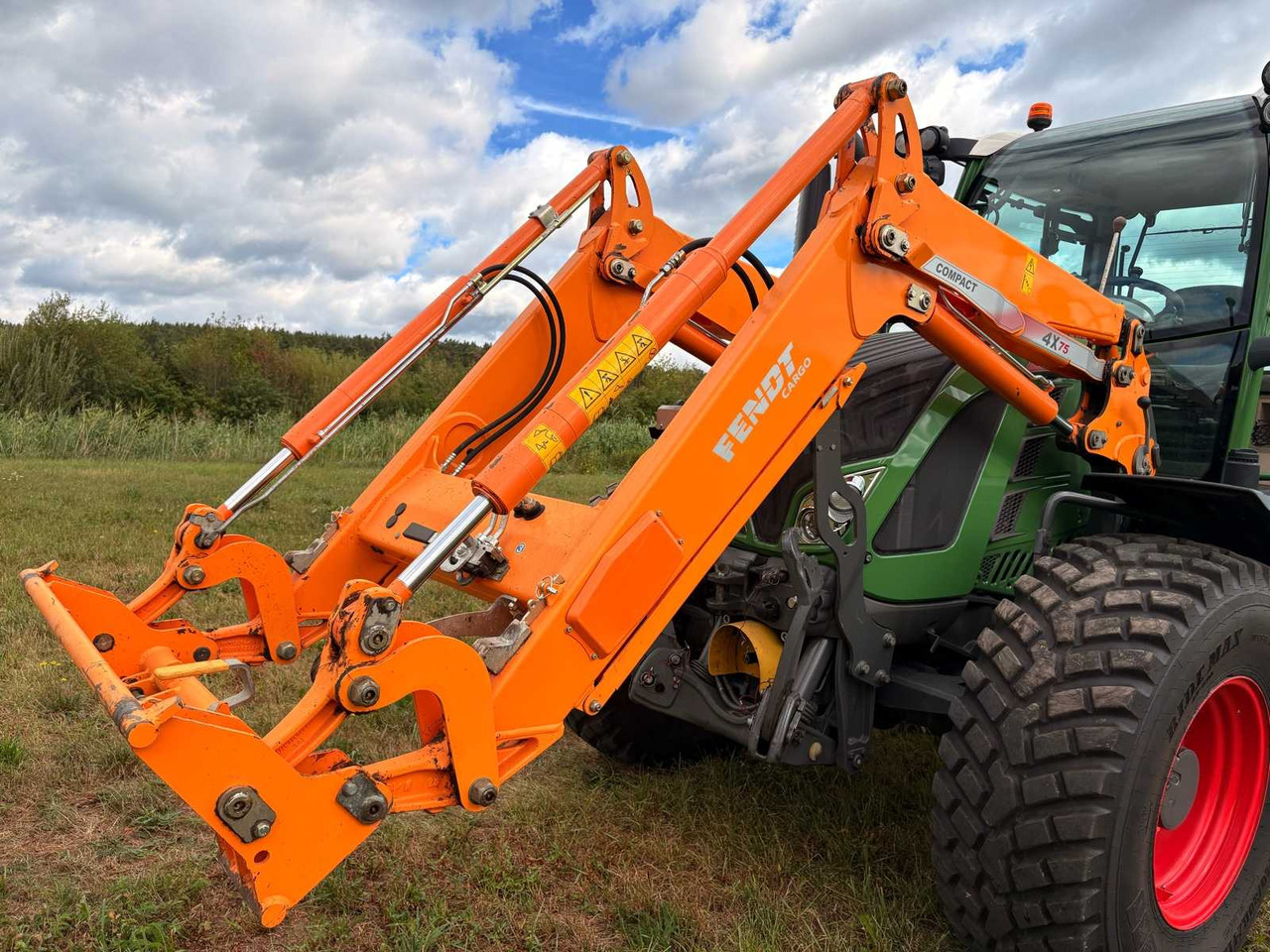 Fendt 4X75 - Front loader for tractor: picture 2 Fendt 4X75 - Front loader for tractor: picture 2