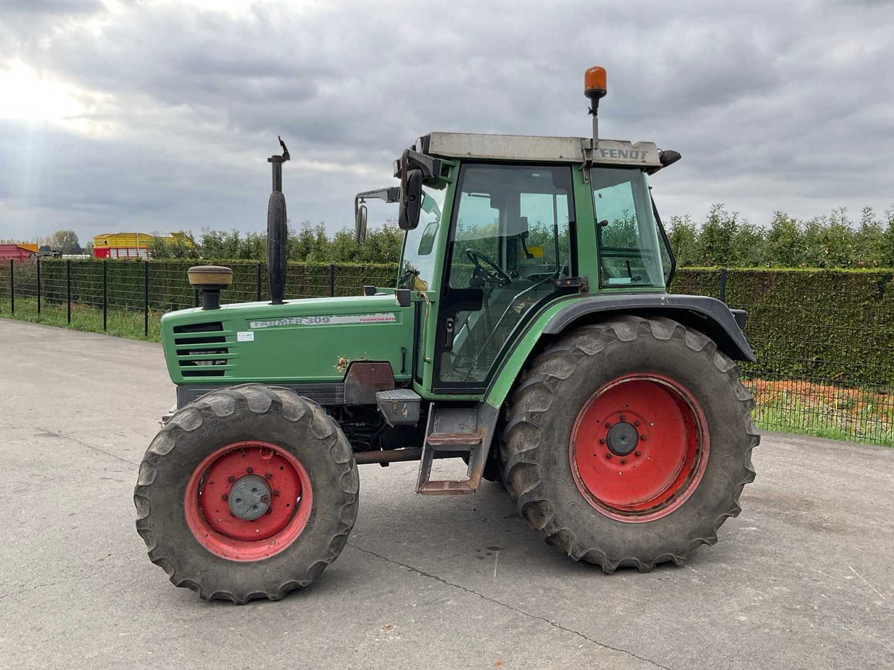 Fendt Farmer 309 - Farm tractor: picture 3 Fendt Farmer 309 - Farm tractor: picture 3