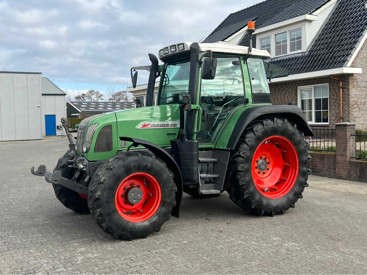 Fendt Vario 410 - Farm tractor: picture 1 Fendt Vario 410 - Farm tractor: picture 1