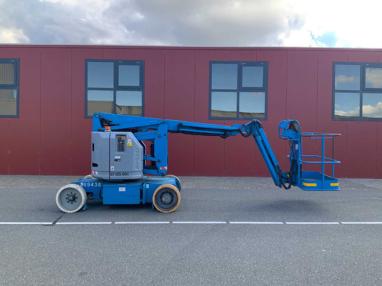 Genie Z-34/22N - Aerial platform: picture 2 Genie Z-34/22N - Aerial platform: picture 2