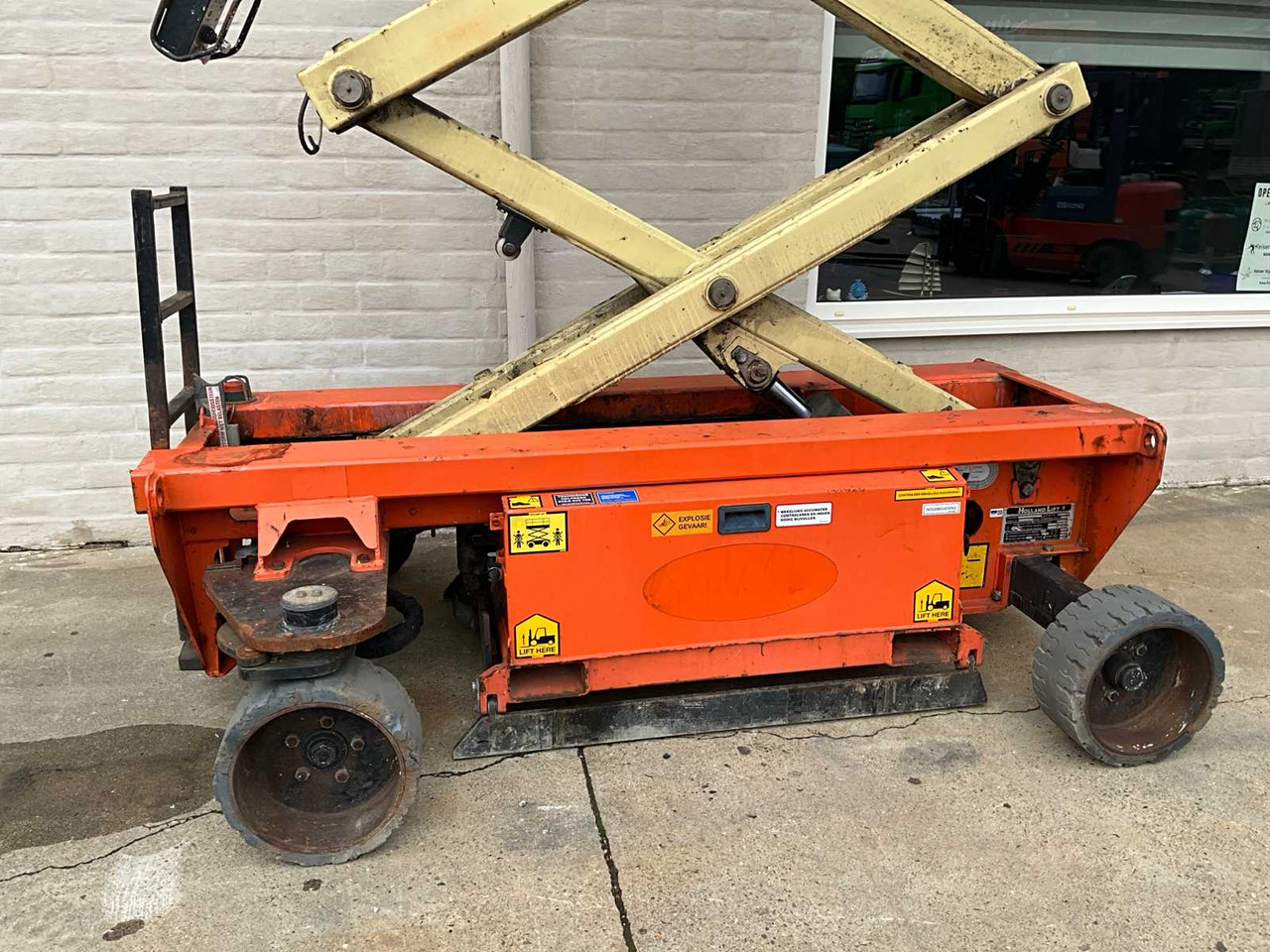 HOLLAND LIFT HL11816 SCISSOR LIFT AERIAL PLATFORM - Aerial platform: picture 4 HOLLAND LIFT HL11816 SCISSOR LIFT AERIAL PLATFORM - Aerial platform: picture 4