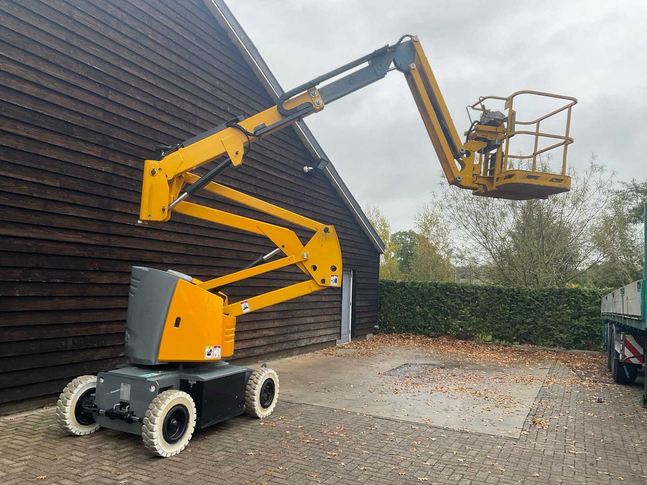 Haulotte HA12IP - Aerial platform: picture 4 Haulotte HA12IP - Aerial platform: picture 4