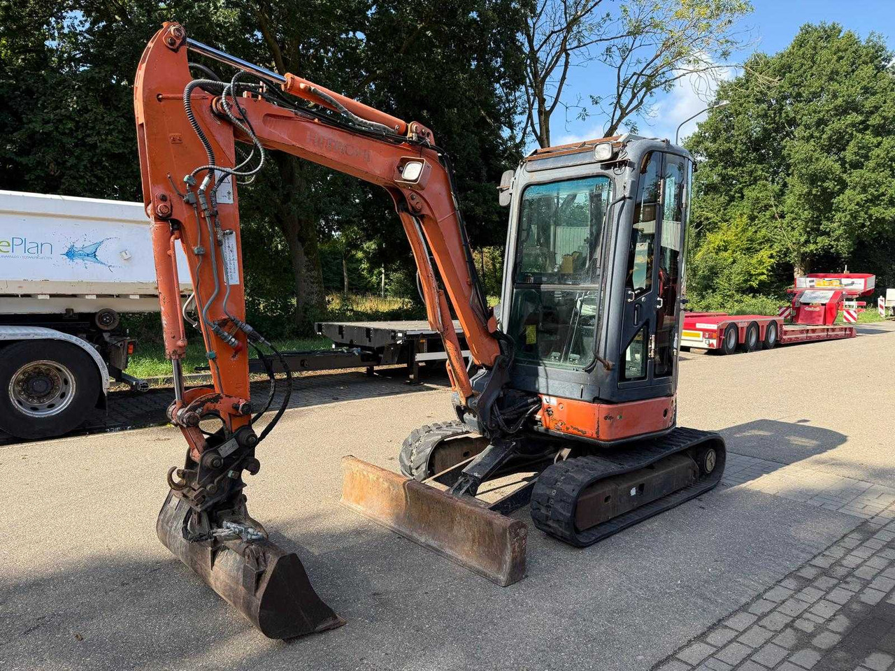 Hitachi ZX30U-2 CLR - Mini excavator: picture 1 Hitachi ZX30U-2 CLR - Mini excavator: picture 1