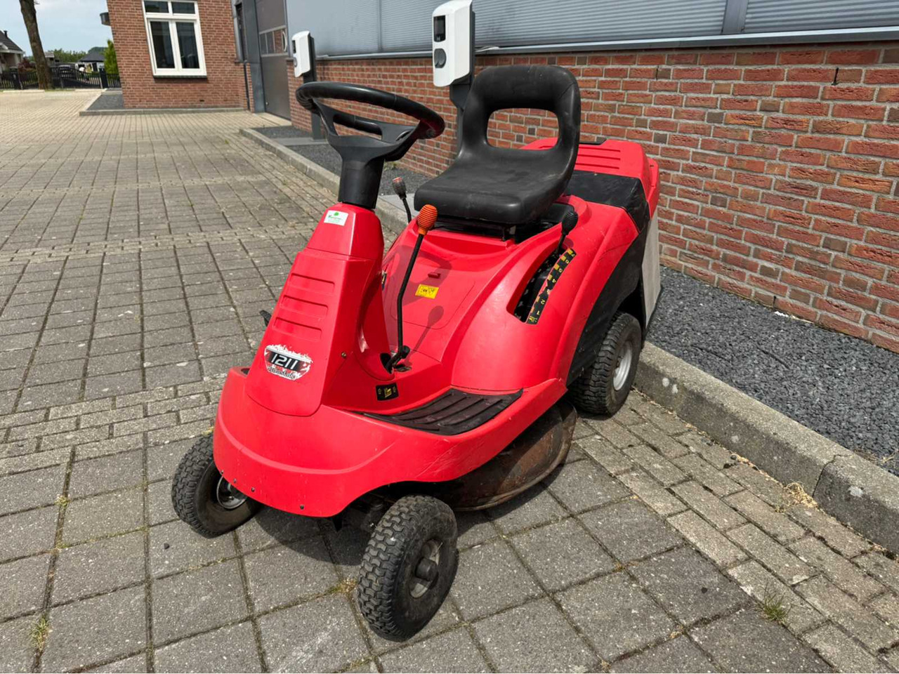 Honda HF1211 - Garden mower: picture 1 Honda HF1211 - Garden mower: picture 1