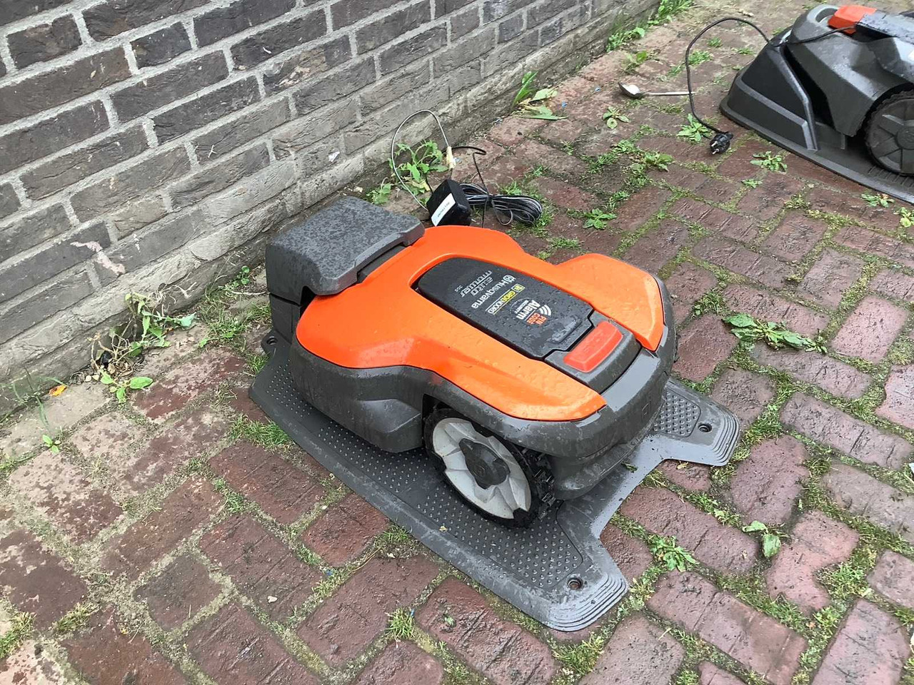 Husqvarna 305 - Garden mower: picture 2 Husqvarna 305 - Garden mower: picture 2