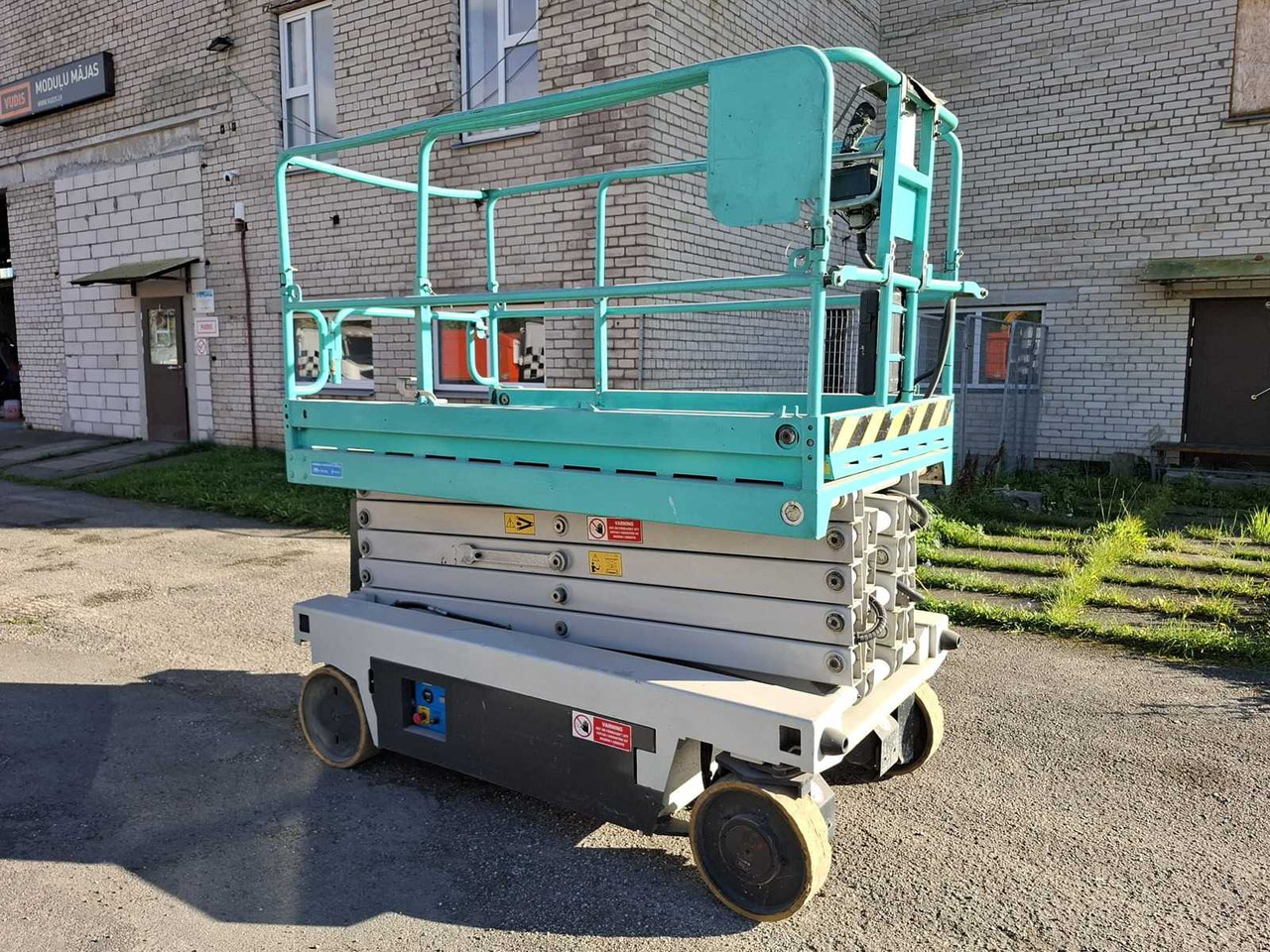 IT 10122 - Aerial platform: picture 3 IT 10122 - Aerial platform: picture 3