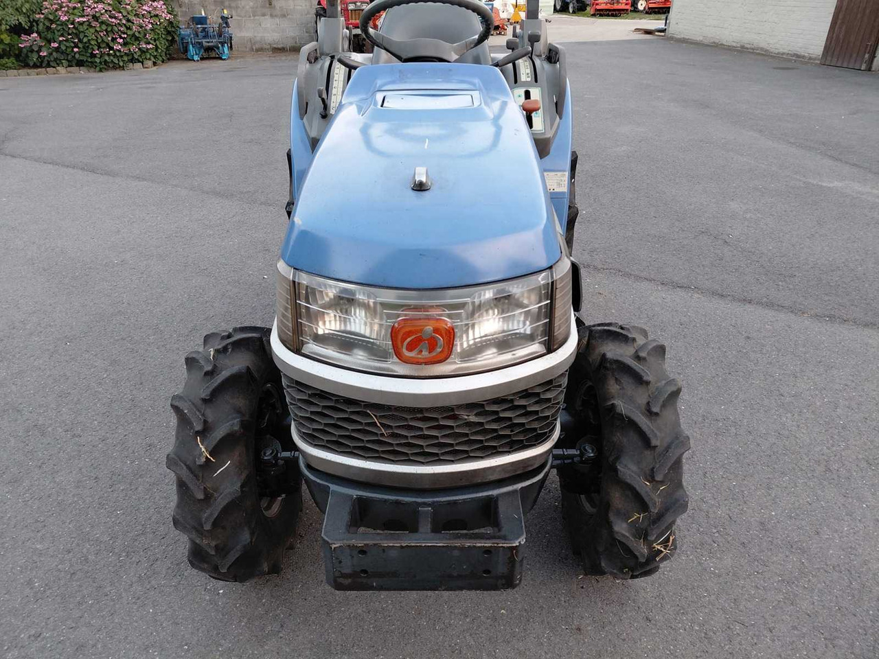 Iseki TH18 - Compact tractor: picture 2 Iseki TH18 - Compact tractor: picture 2