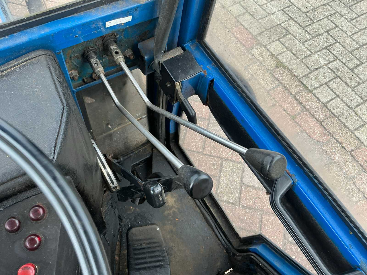 Compact tractor Iseki TX 2160 4WD: picture 13