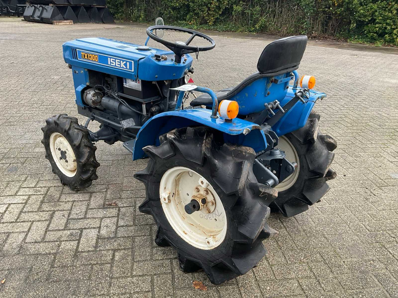 Iseki TX1300 - Compact tractor: picture 2 Iseki TX1300 - Compact tractor: picture 2
