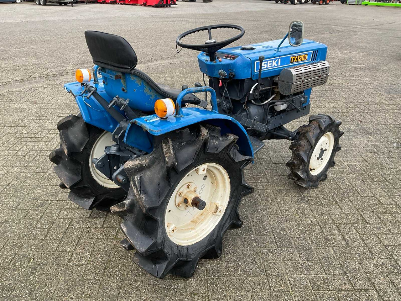 Iseki TX1300 - Compact tractor: picture 3 Iseki TX1300 - Compact tractor: picture 3