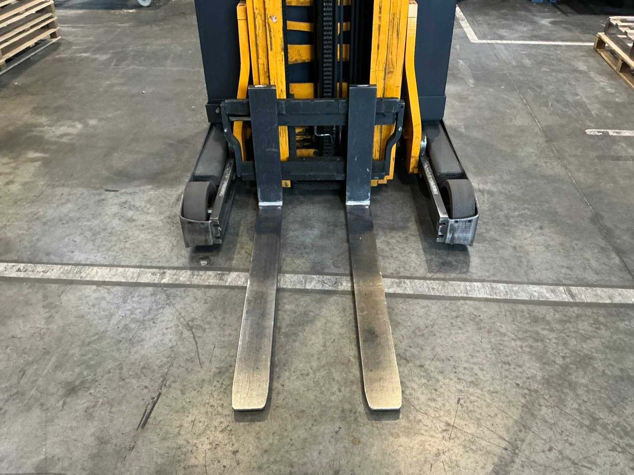 JUNGHEINRICH - 2014 - ETV 214 - REACH TRUCK - Forklift: picture 5 JUNGHEINRICH - 2014 - ETV 214 - REACH TRUCK - Forklift: picture 5