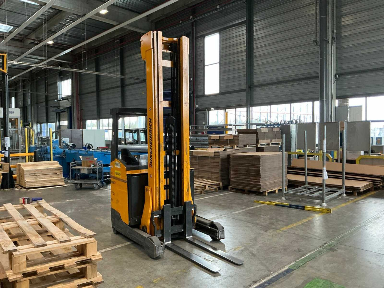 JUNGHEINRICH - 2014 - ETV214 - FORKLIFT - Forklift: picture 3 JUNGHEINRICH - 2014 - ETV214 - FORKLIFT - Forklift: picture 3