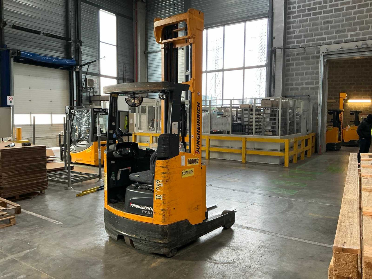 JUNGHEINRICH - 2014 - EVT214 - FORKLIFT - Forklift: picture 4 JUNGHEINRICH - 2014 - EVT214 - FORKLIFT - Forklift: picture 4