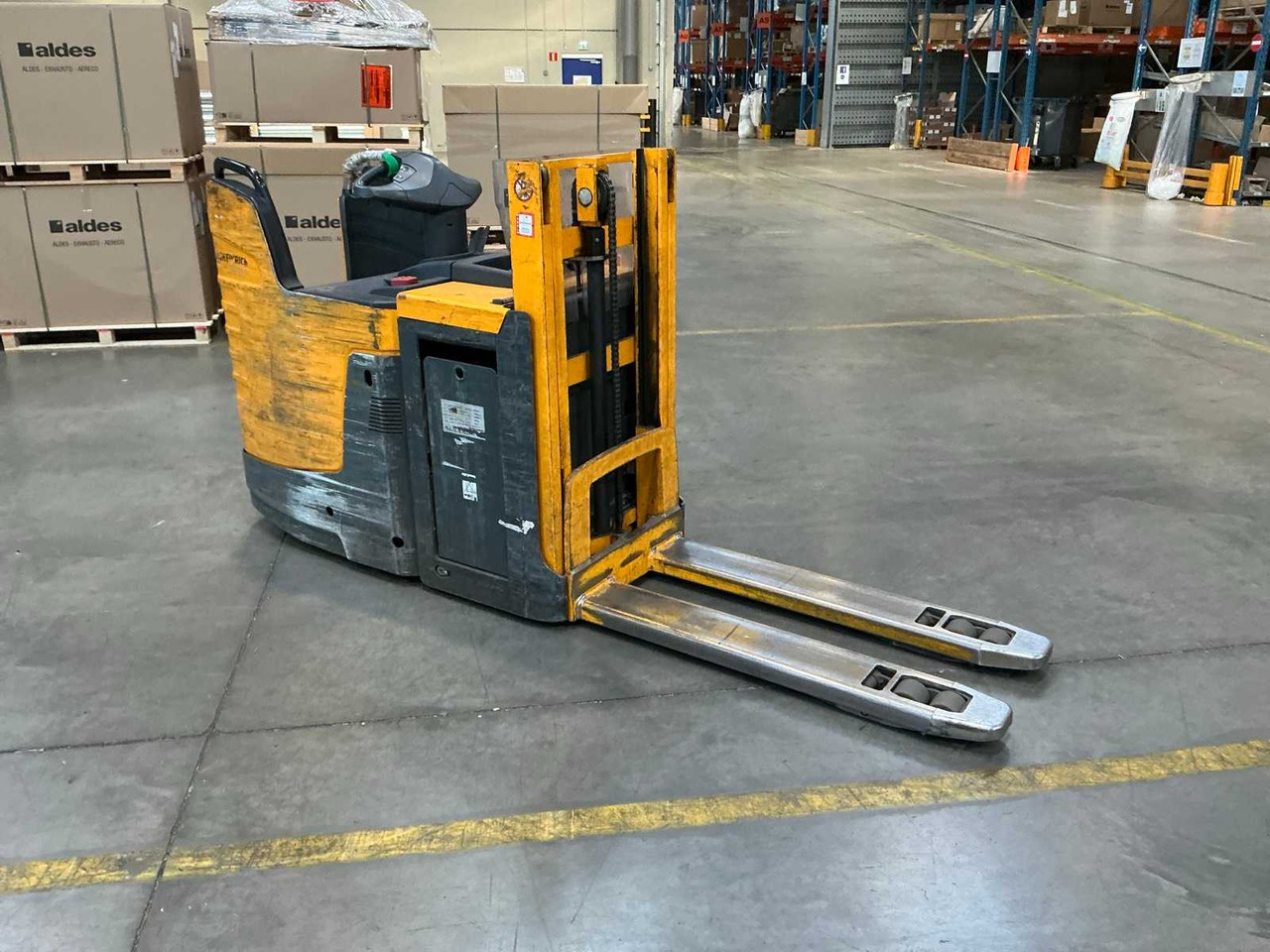 JUNGHEINRICH FORKLIFT - Forklift: picture 3 JUNGHEINRICH FORKLIFT - Forklift: picture 3