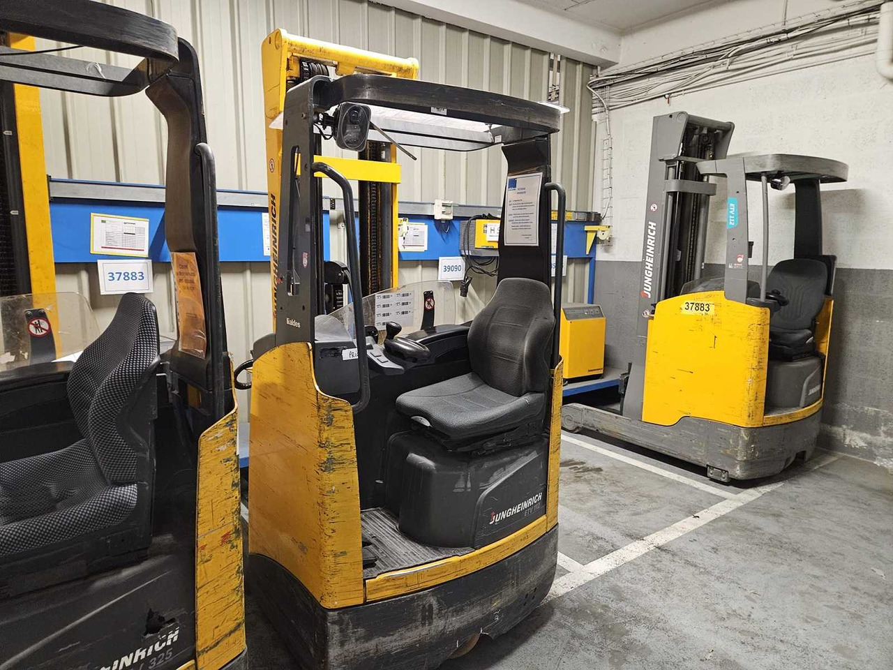 JUNGHEINRICH REACH TRUCK - Forklift: picture 3 JUNGHEINRICH REACH TRUCK - Forklift: picture 3