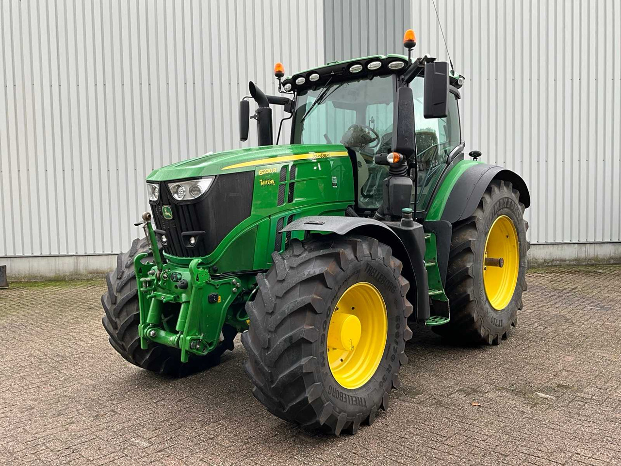 John Deere 6230R - Farm tractor: picture 1 John Deere 6230R - Farm tractor: picture 1