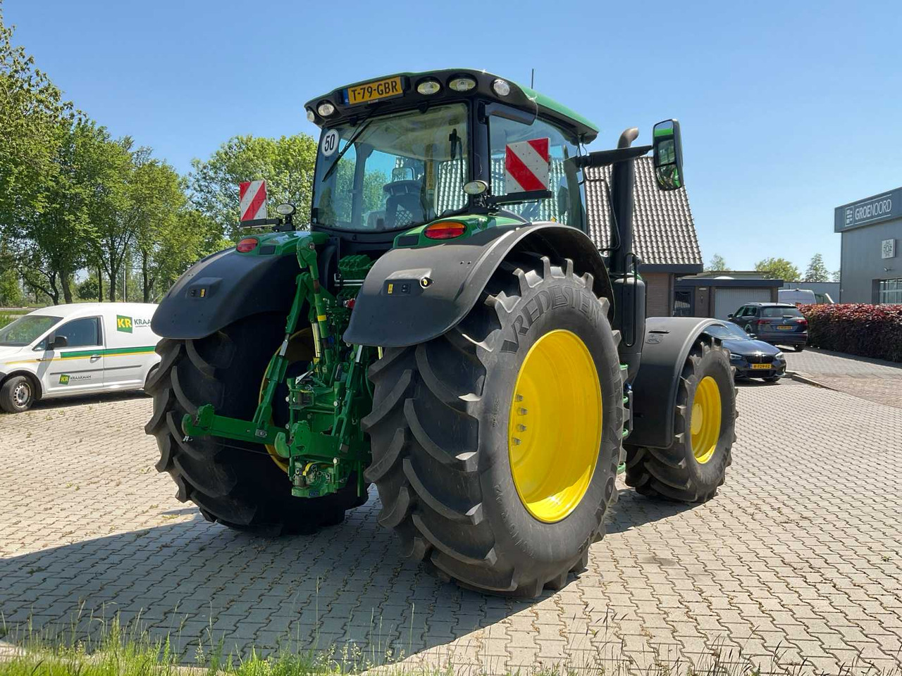 John Deere 6R 215 - Farm tractor: picture 5 John Deere 6R 215 - Farm tractor: picture 5