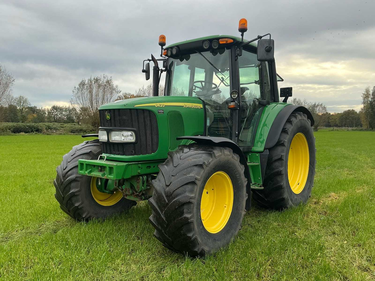 John Deere JOHN DEERE - 2005 - 6420 M - ALL-WHEEL DRIVE FARM TRACTOR - Farm tractor: picture 4 John Deere JOHN DEERE - 2005 - 6420 M - ALL-WHEEL DRIVE FARM TRACTOR - Farm tractor: picture 4