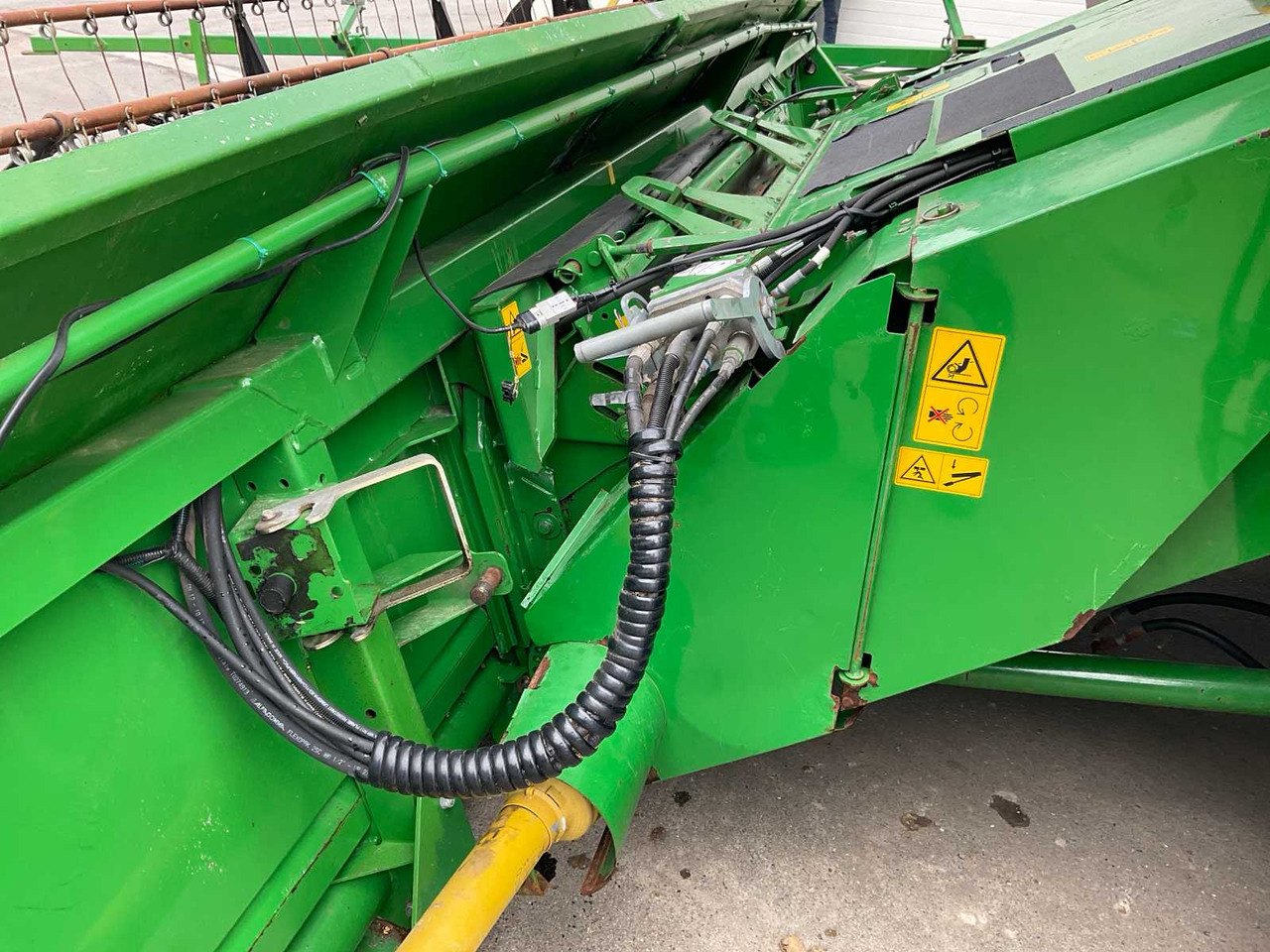 Combine harvester John Deere T670: picture 16 Combine harvester John Deere T670: picture 16