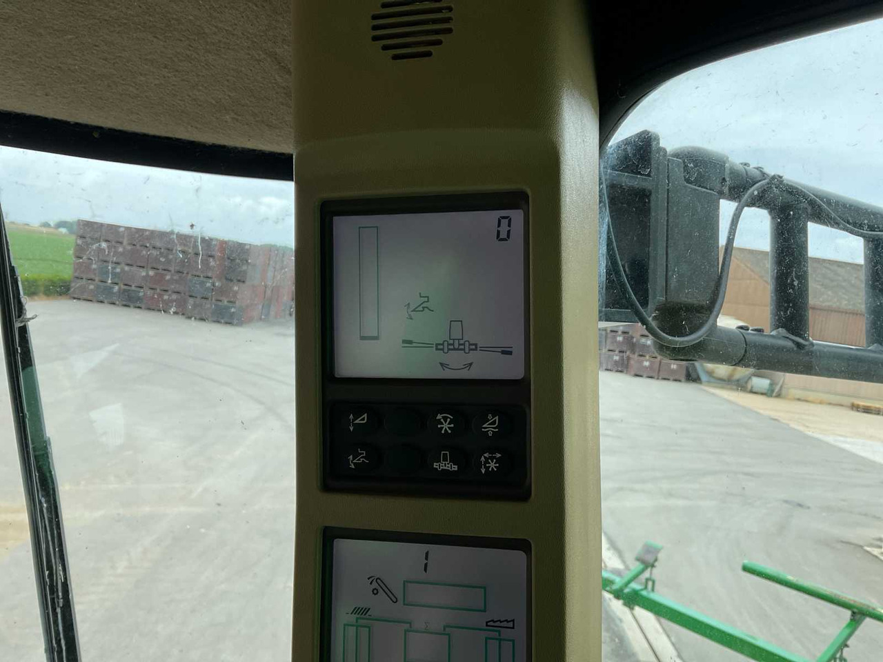 Combine harvester John Deere T670: picture 45 Combine harvester John Deere T670: picture 45