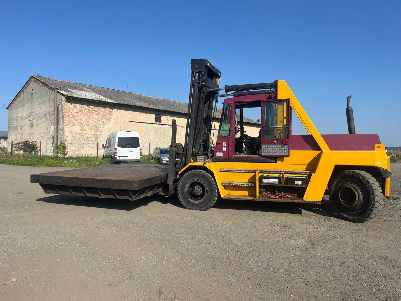 KLIPPAN HYTT AB - HEAVY-DUTY DIESEL FORKLIFT 16T - 1990 - Forklift: picture 4 KLIPPAN HYTT AB - HEAVY-DUTY DIESEL FORKLIFT 16T - 1990 - Forklift: picture 4
