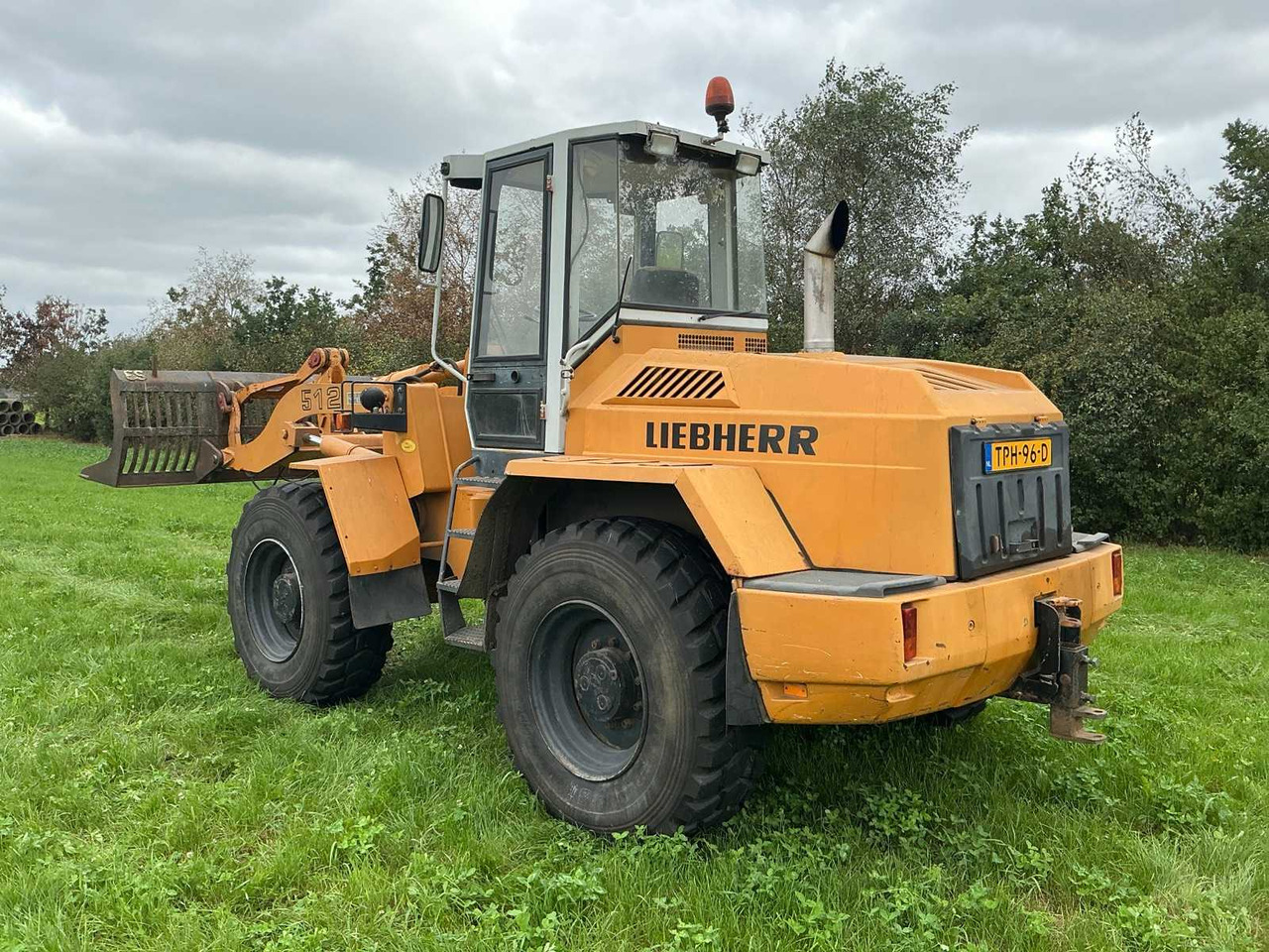 Liebherr 1993 LIEBHERR L512 SHOVEL - Wheel loader: picture 4 Liebherr 1993 LIEBHERR L512 SHOVEL - Wheel loader: picture 4