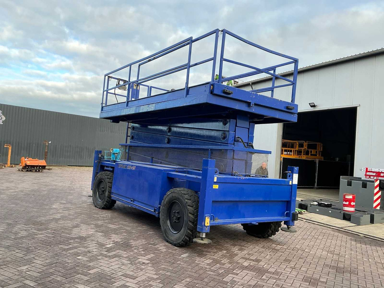 Liftlux SL210-25 D4WD S/P - Aerial platform: picture 3 Liftlux SL210-25 D4WD S/P - Aerial platform: picture 3