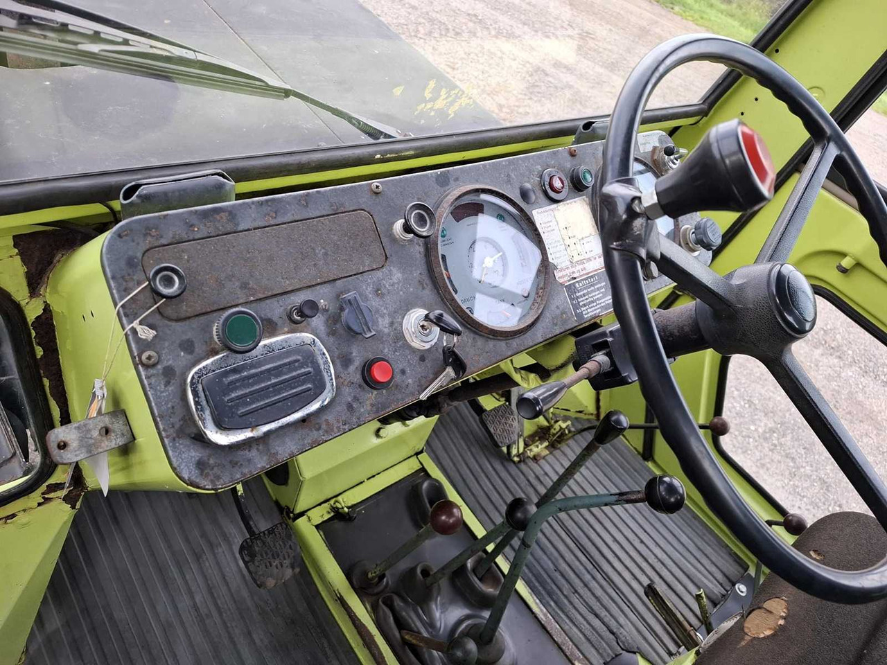 MERCEDES-BENZ - MB TRAC 800 - ALL-WHEEL DRIVE AGRICULTURAL TRACTOR - Farm tractor: picture 5 MERCEDES-BENZ - MB TRAC 800 - ALL-WHEEL DRIVE AGRICULTURAL TRACTOR - Farm tractor: picture 5