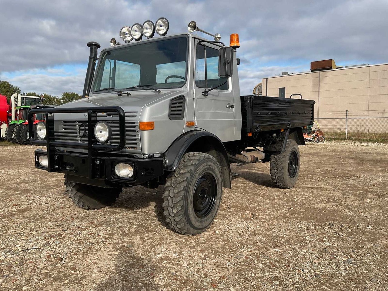 MERCEDES-BENZ UNIMOG 435 ALL-WHEEL DRIVE (AGRICULTURAL LICENSE PLATE + 80KM P/H) - Farm tractor: picture 1 MERCEDES-BENZ UNIMOG 435 ALL-WHEEL DRIVE (AGRICULTURAL LICENSE PLATE + 80KM P/H) - Farm tractor: picture 1