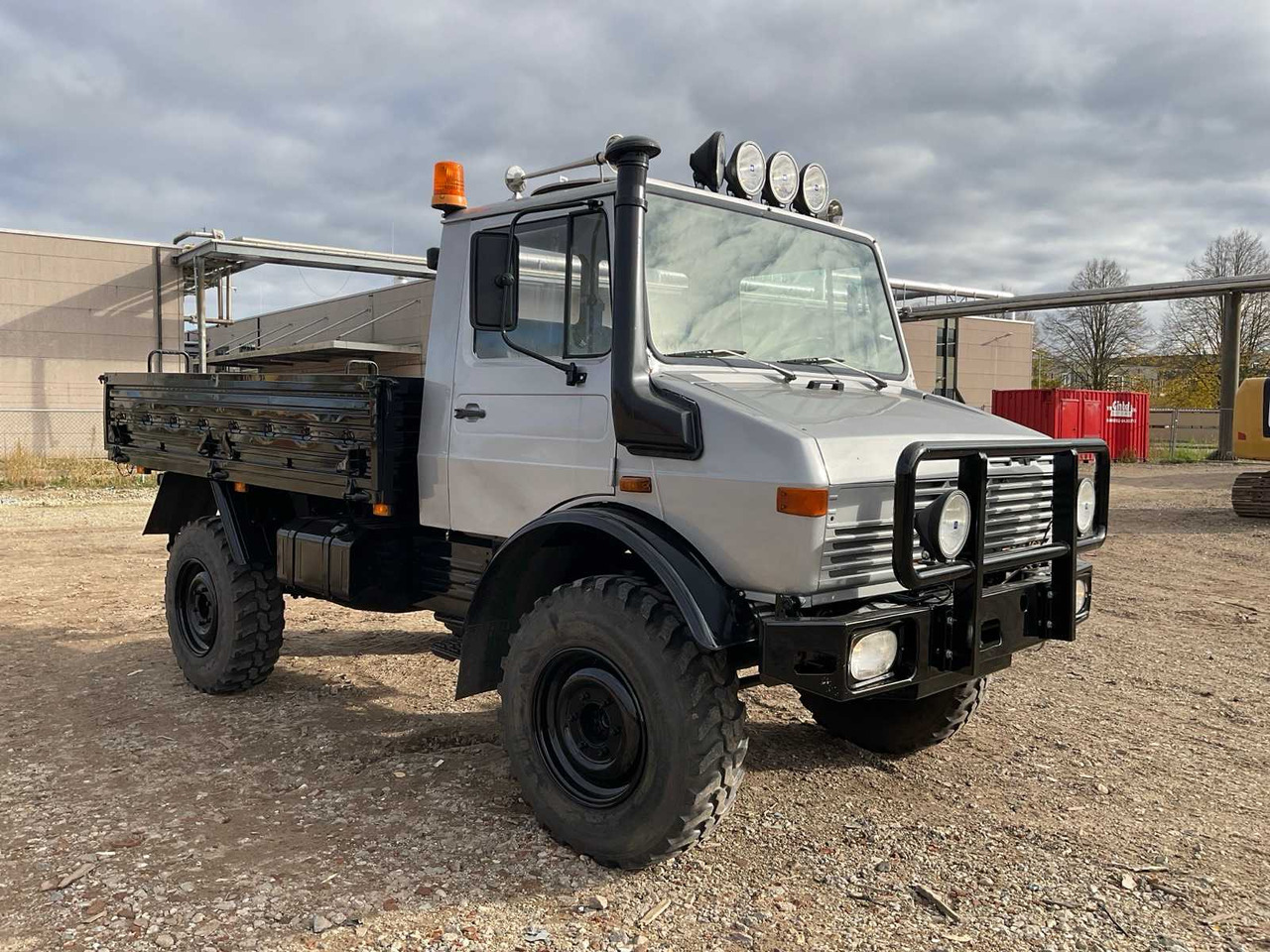 MERCEDES-BENZ UNIMOG 435 ALL-WHEEL DRIVE (AGRICULTURAL LICENSE PLATE + 80KM P/H) - Farm tractor: picture 4 MERCEDES-BENZ UNIMOG 435 ALL-WHEEL DRIVE (AGRICULTURAL LICENSE PLATE + 80KM P/H) - Farm tractor: picture 4