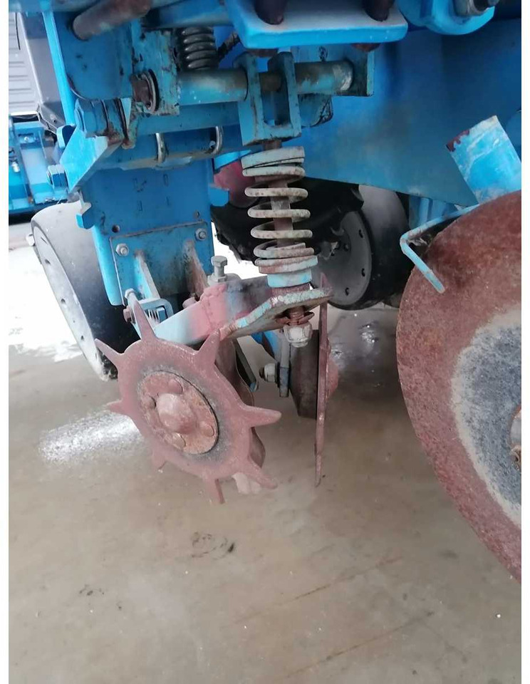 MONOSEM - Sowing equipment: picture 3 MONOSEM - Sowing equipment: picture 3