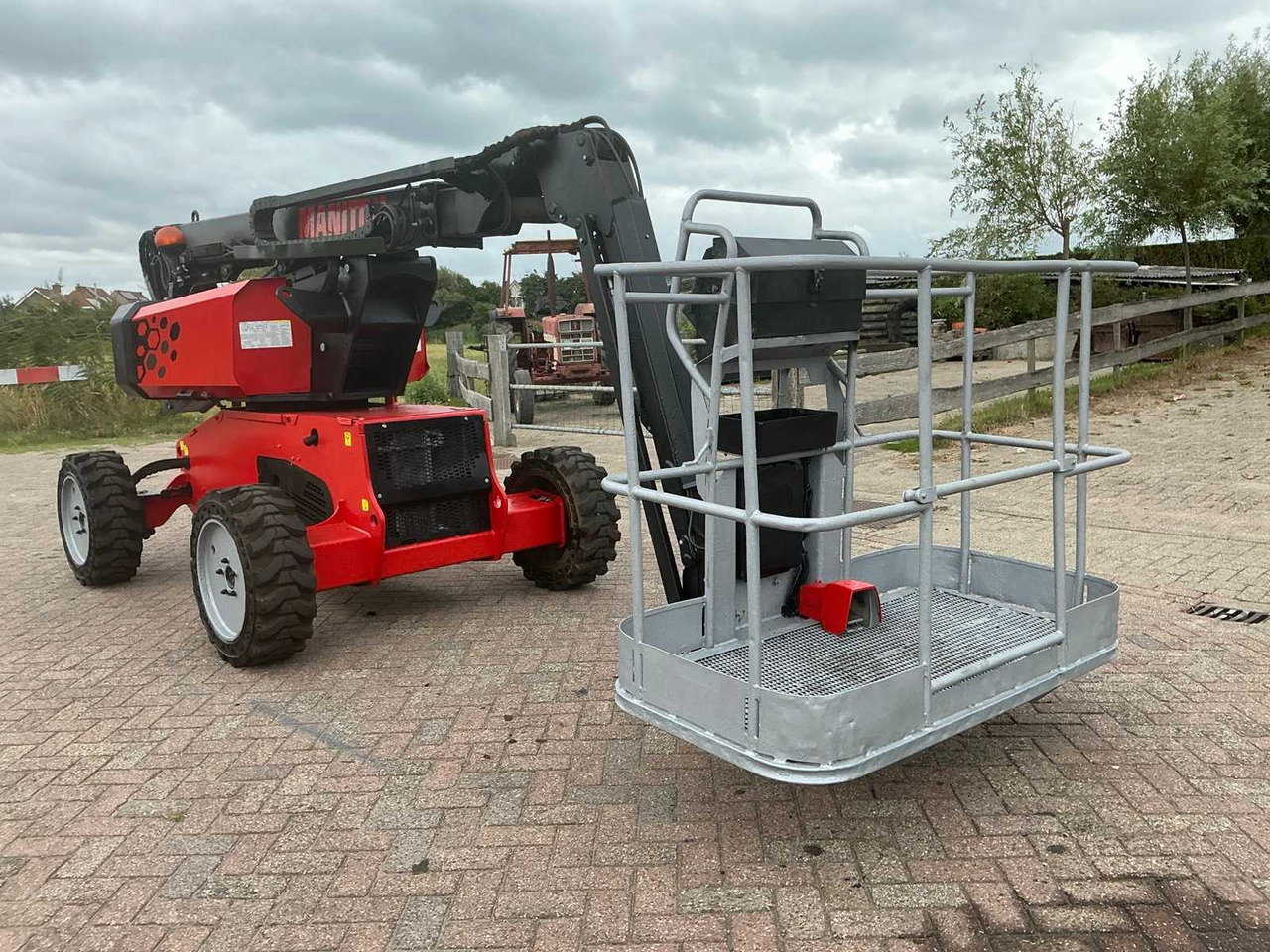 Manitou Mango 12 - Aerial platform: picture 5 Manitou Mango 12 - Aerial platform: picture 5