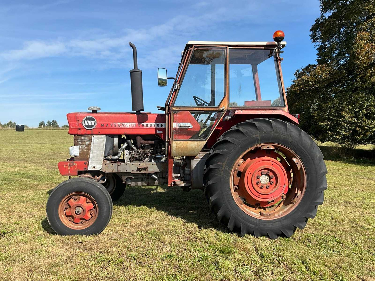 Massey Ferguson 1080 - Farm tractor: picture 2 Massey Ferguson 1080 - Farm tractor: picture 2