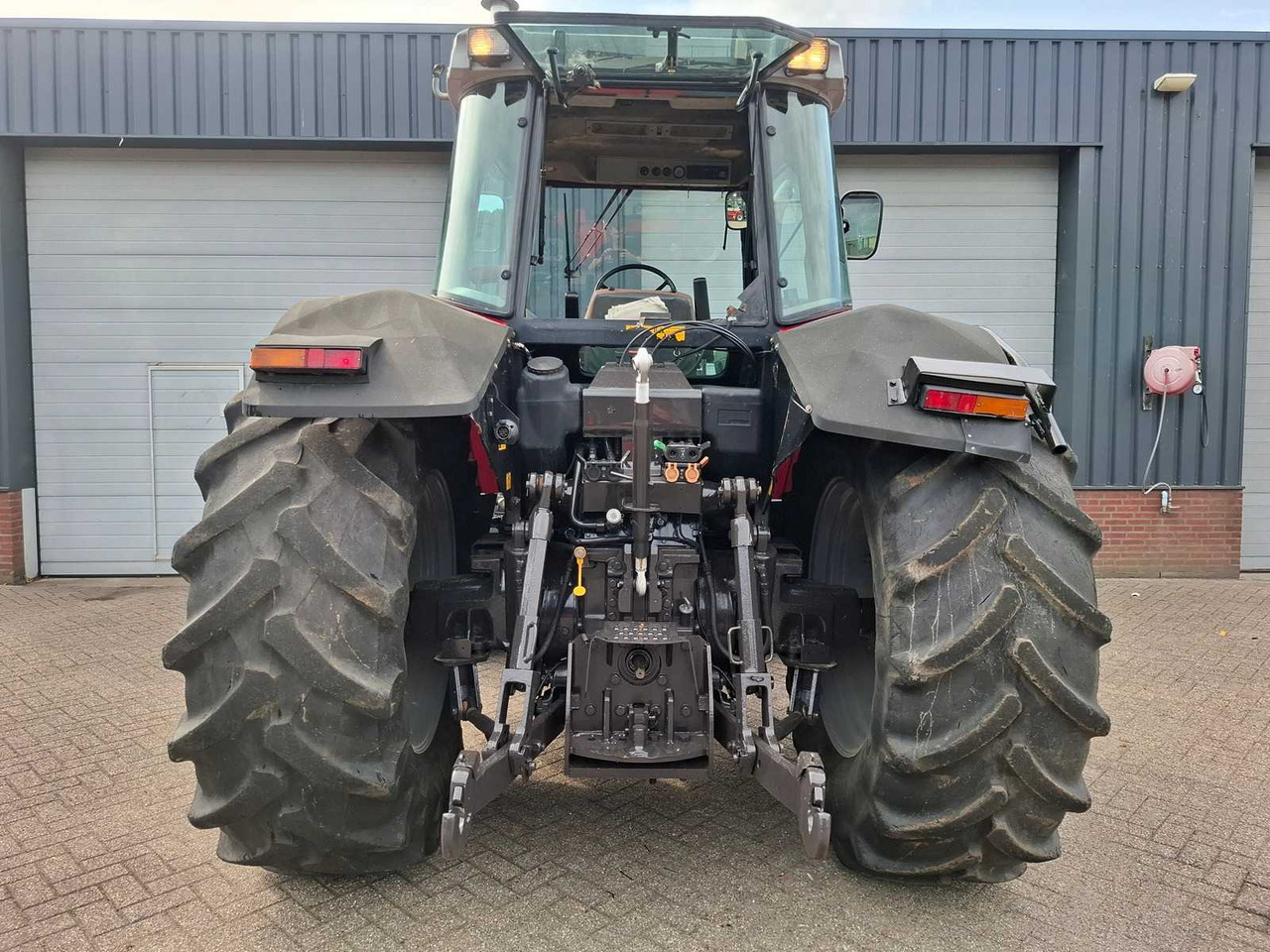 Massey Ferguson 8130 Dynashift - Farm tractor: picture 5 Massey Ferguson 8130 Dynashift - Farm tractor: picture 5