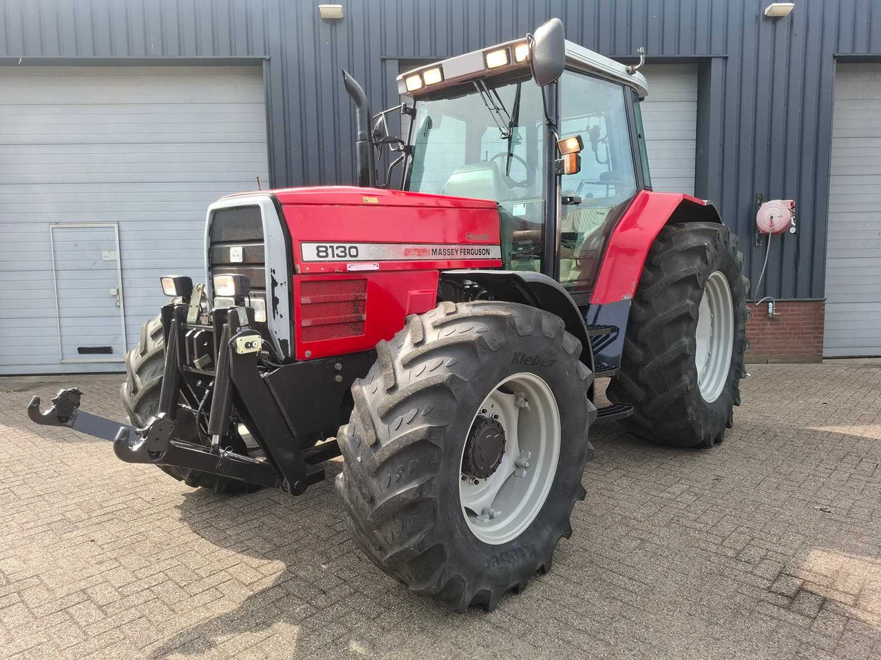 Massey Ferguson 8130 Dynashift - Farm tractor: picture 1 Massey Ferguson 8130 Dynashift - Farm tractor: picture 1