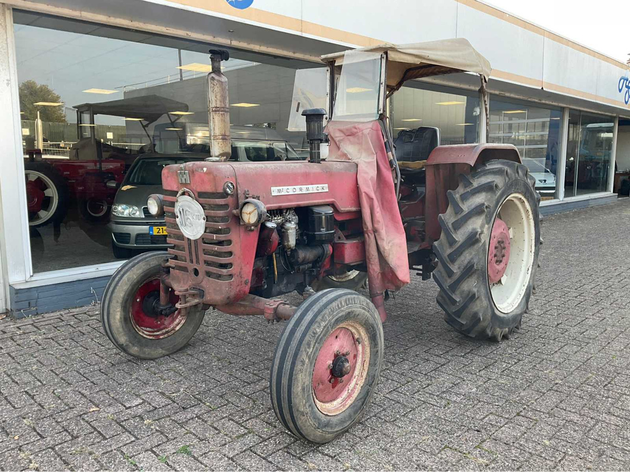 Mc Cormick D432 - Farm tractor: picture 1 Mc Cormick D432 - Farm tractor: picture 1