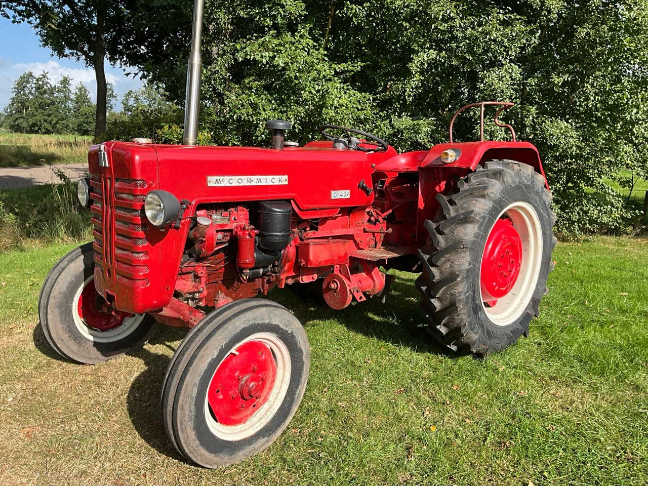 McCormick D-439 - Farm tractor: picture 1 McCormick D-439 - Farm tractor: picture 1