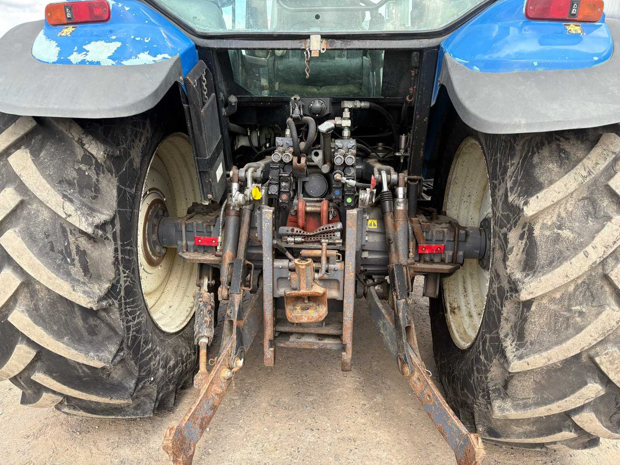 New Holland TM115 mit Frontlader - Farm tractor: picture 5 New Holland TM115 mit Frontlader - Farm tractor: picture 5