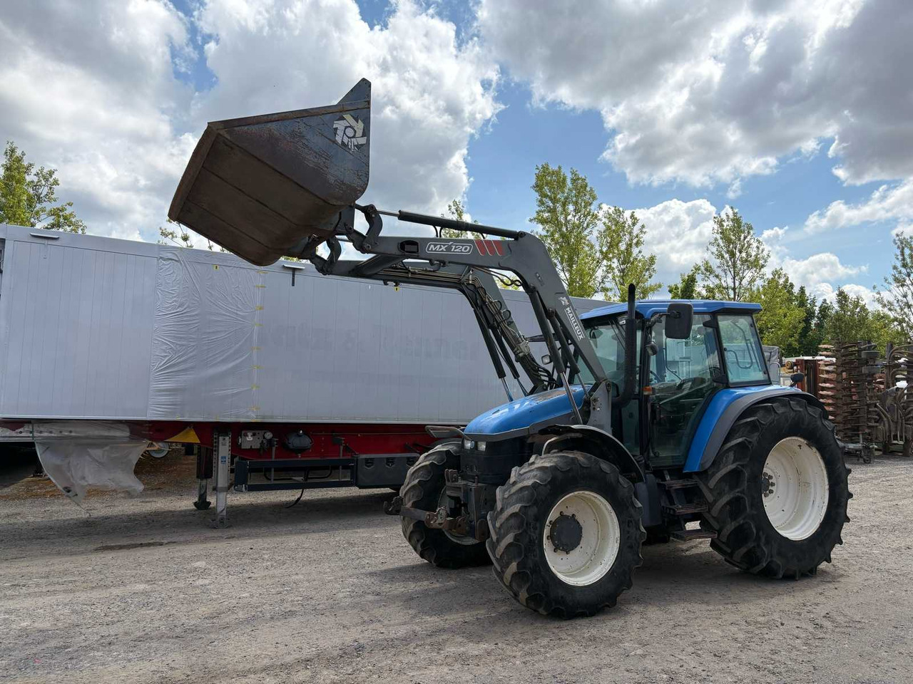 New Holland TM115 mit Frontlader - Farm tractor: picture 1 New Holland TM115 mit Frontlader - Farm tractor: picture 1
