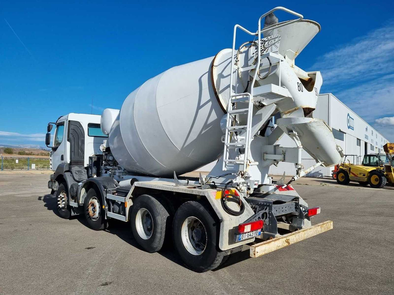 RENAULT  - Concrete mixer truck: picture 3 RENAULT  - Concrete mixer truck: picture 3