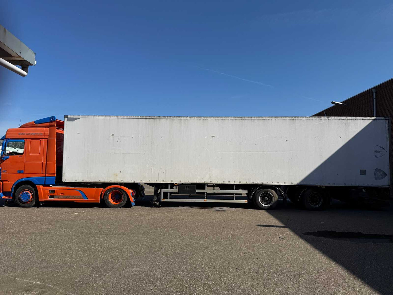 H.T.F. - 2002 - HZP32 - SEMI-TRAILER WITH CLOSED BODY WITH STEERED REAR AXLE, AMA TAIL LIFT 14 METERS OG-13-ZV - Semi-trailer: picture 1 H.T.F. - 2002 - HZP32 - SEMI-TRAILER WITH CLOSED BODY WITH STEERED REAR AXLE, AMA TAIL LIFT 14 METERS OG-13-ZV - Semi-trailer: picture 1