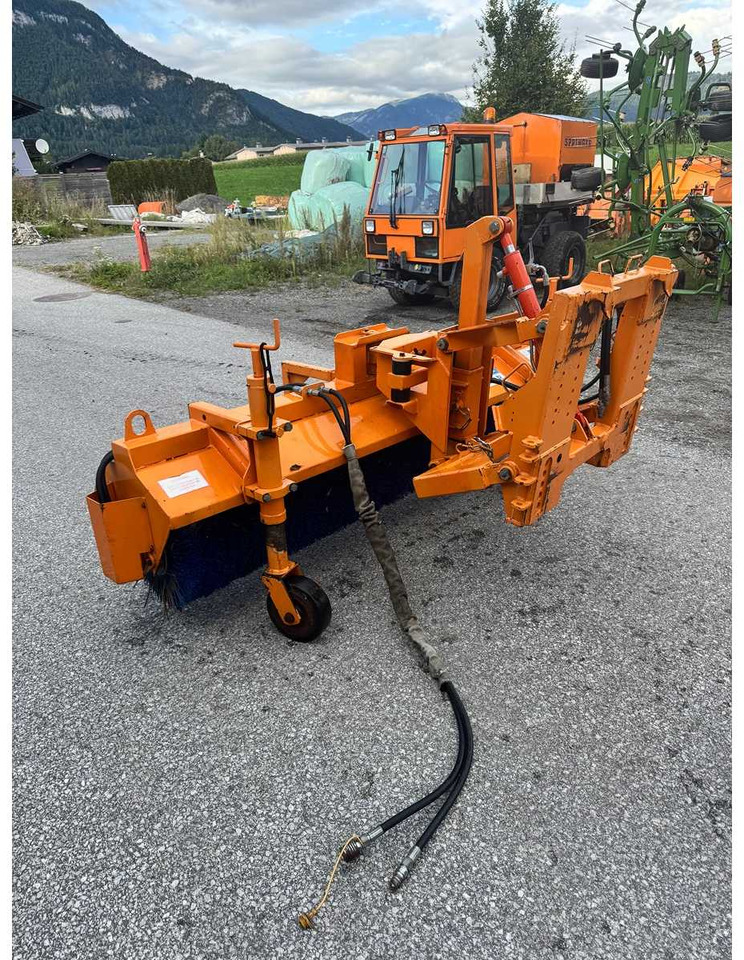 Springer VKM-H 2401 - Front loader for tractor: picture 3 Springer VKM-H 2401 - Front loader for tractor: picture 3