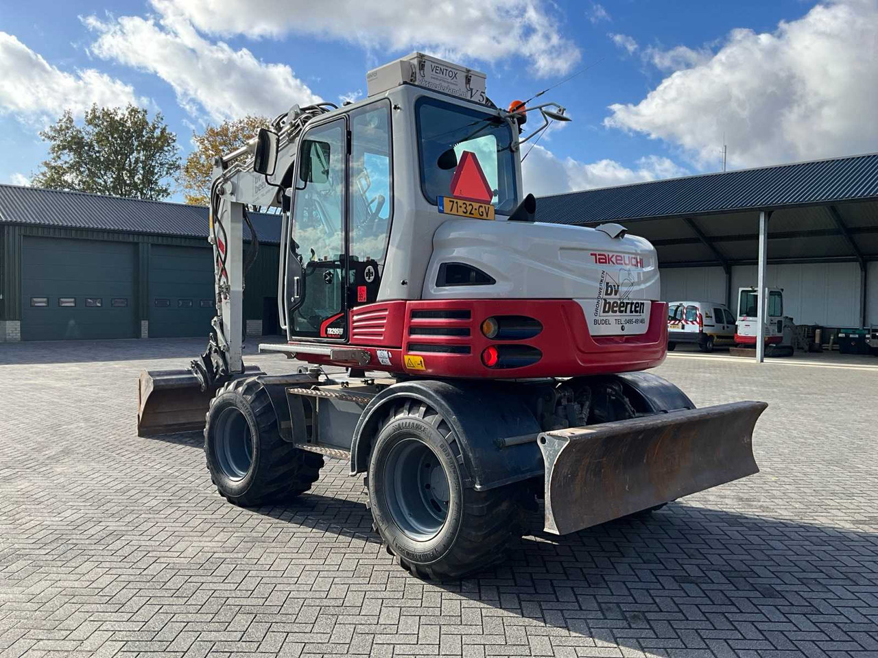 Takeuchi 2015 TAKEUCHI TB295W WHEELED EXCAVATOR - Wheel excavator: picture 4 Takeuchi 2015 TAKEUCHI TB295W WHEELED EXCAVATOR - Wheel excavator: picture 4
