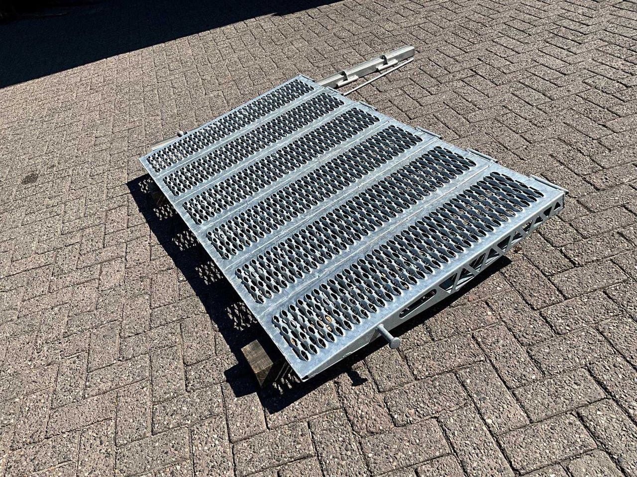 TAILGATE RAMP - Trailer: picture 1 TAILGATE RAMP - Trailer: picture 1