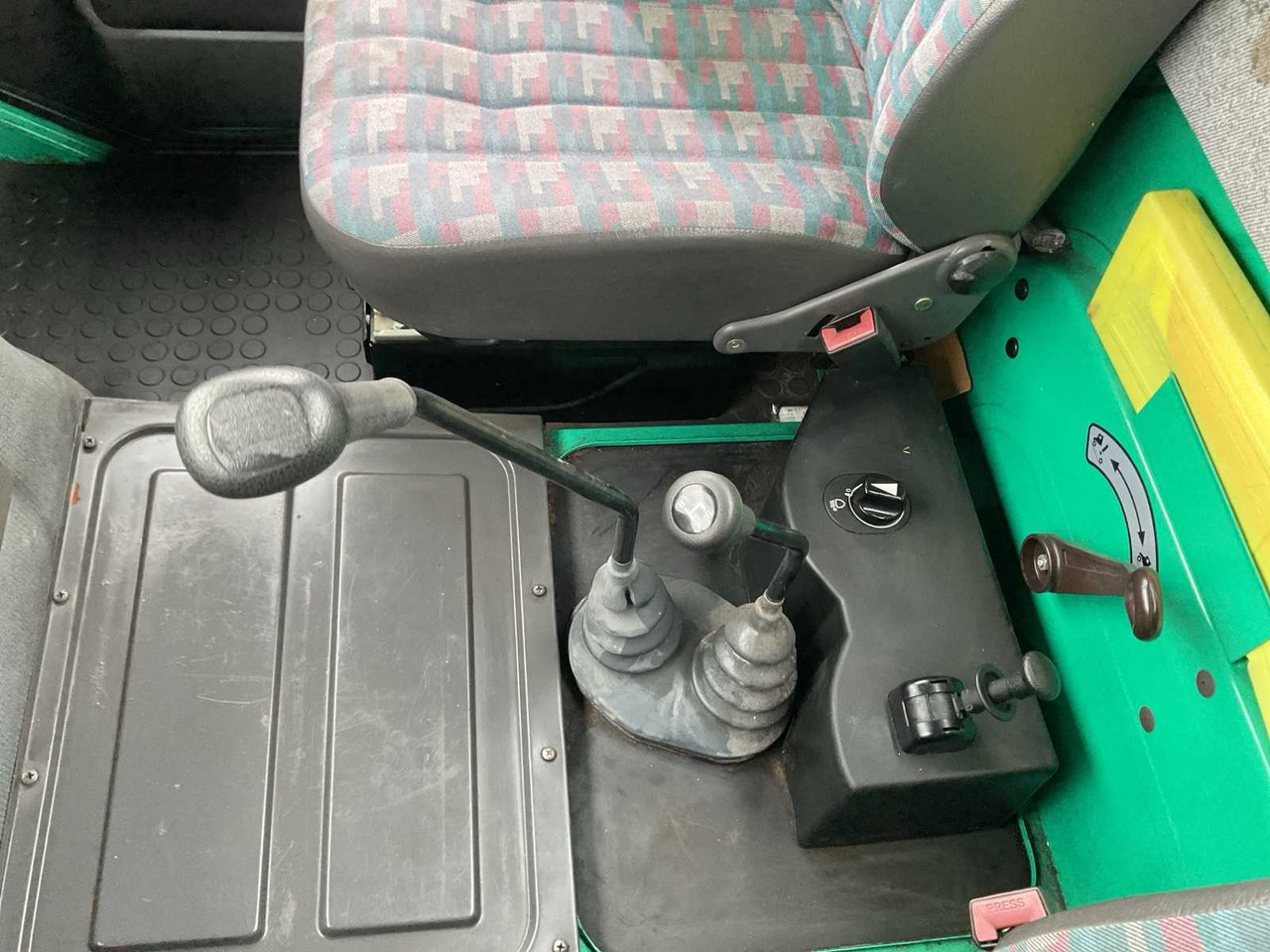 Truck 1998 MERCEDES-BENZ UNIMOG TRUCK: picture 10