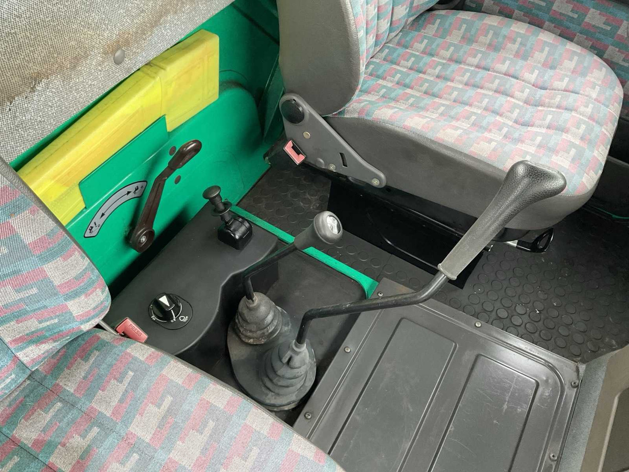 Truck 1998 MERCEDES-BENZ UNIMOG TRUCK: picture 9