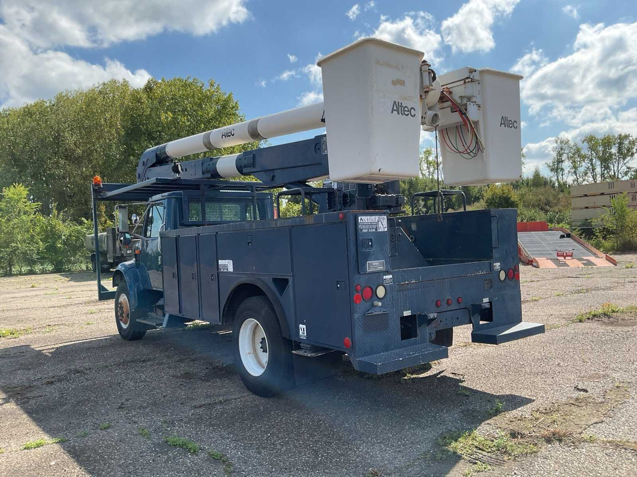 2000 NAVISTAR 4700 AERIAL PLATFORM - Truck: picture 4 2000 NAVISTAR 4700 AERIAL PLATFORM - Truck: picture 4